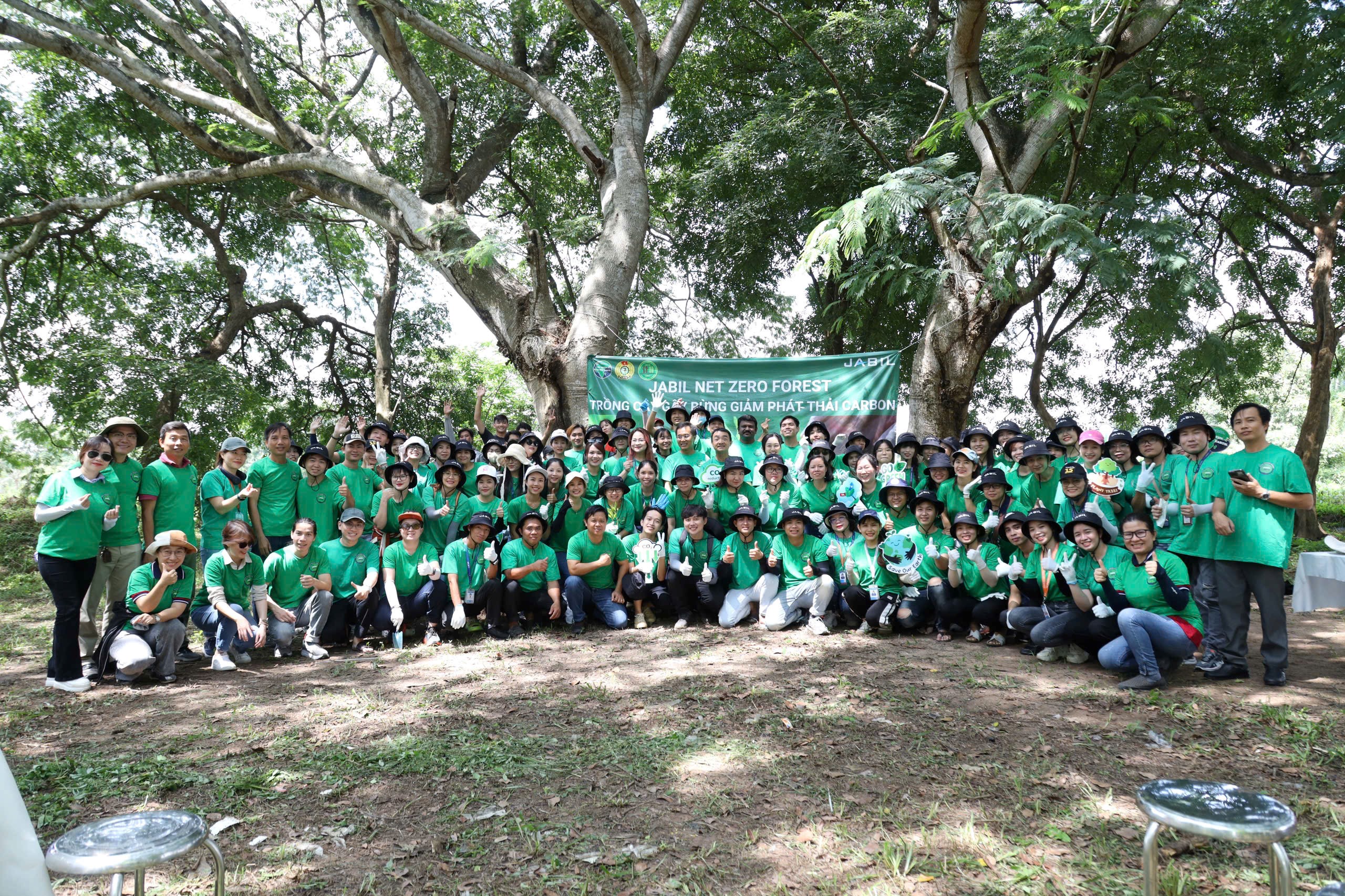 Và của Công ty TNHH Jabil Việt Nam tham gia trồng rừng